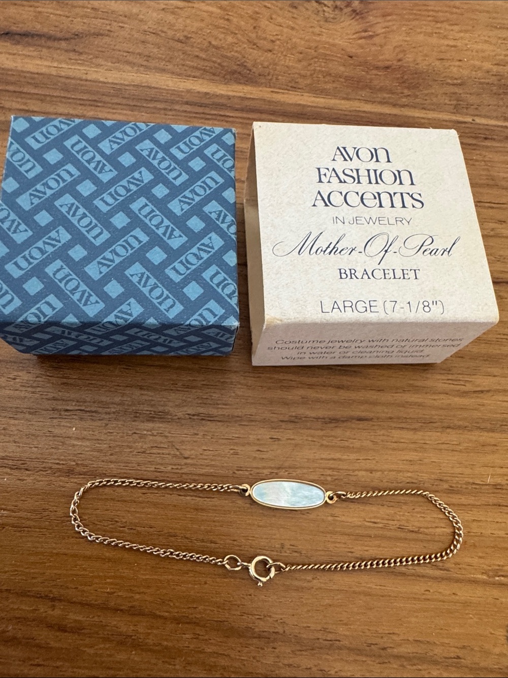 Vintage 1979 Avon Gold Tone Mother-of-Pearl Oval Bracelet